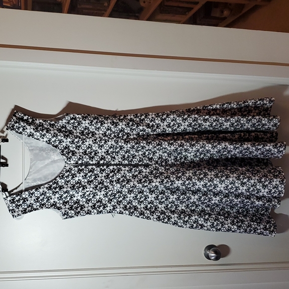 Tea-Length Dress with Black Cabbage Rose Print Size 12 - Picture 5 of 9